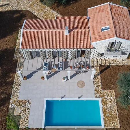 Villa Oliva With Private Pool By Konnect *