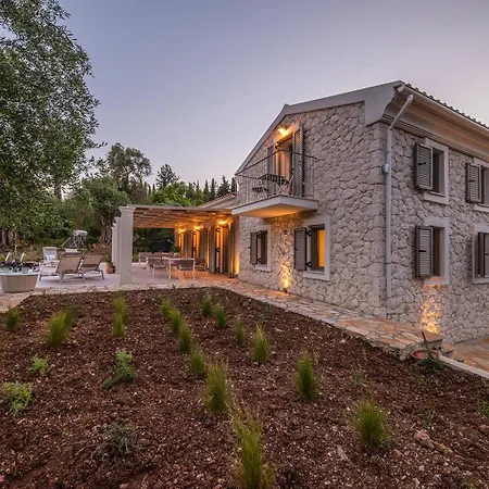 Oliva With Private Pool By Konnect Kato Korakiana