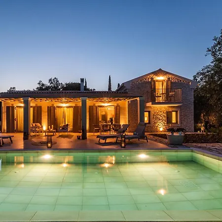 Oliva With Private Pool By Konnect Kato Korakiana