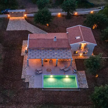 Oliva With Private Pool By Konnect Vilă