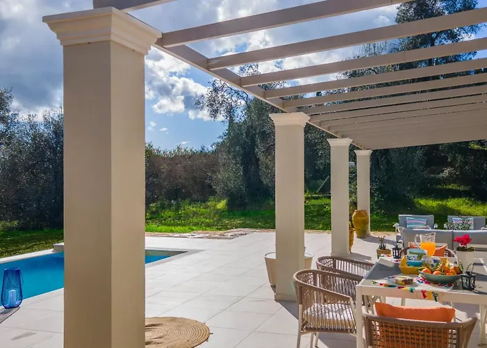 Oliva With Private Pool By Konnect Kato Korakiana